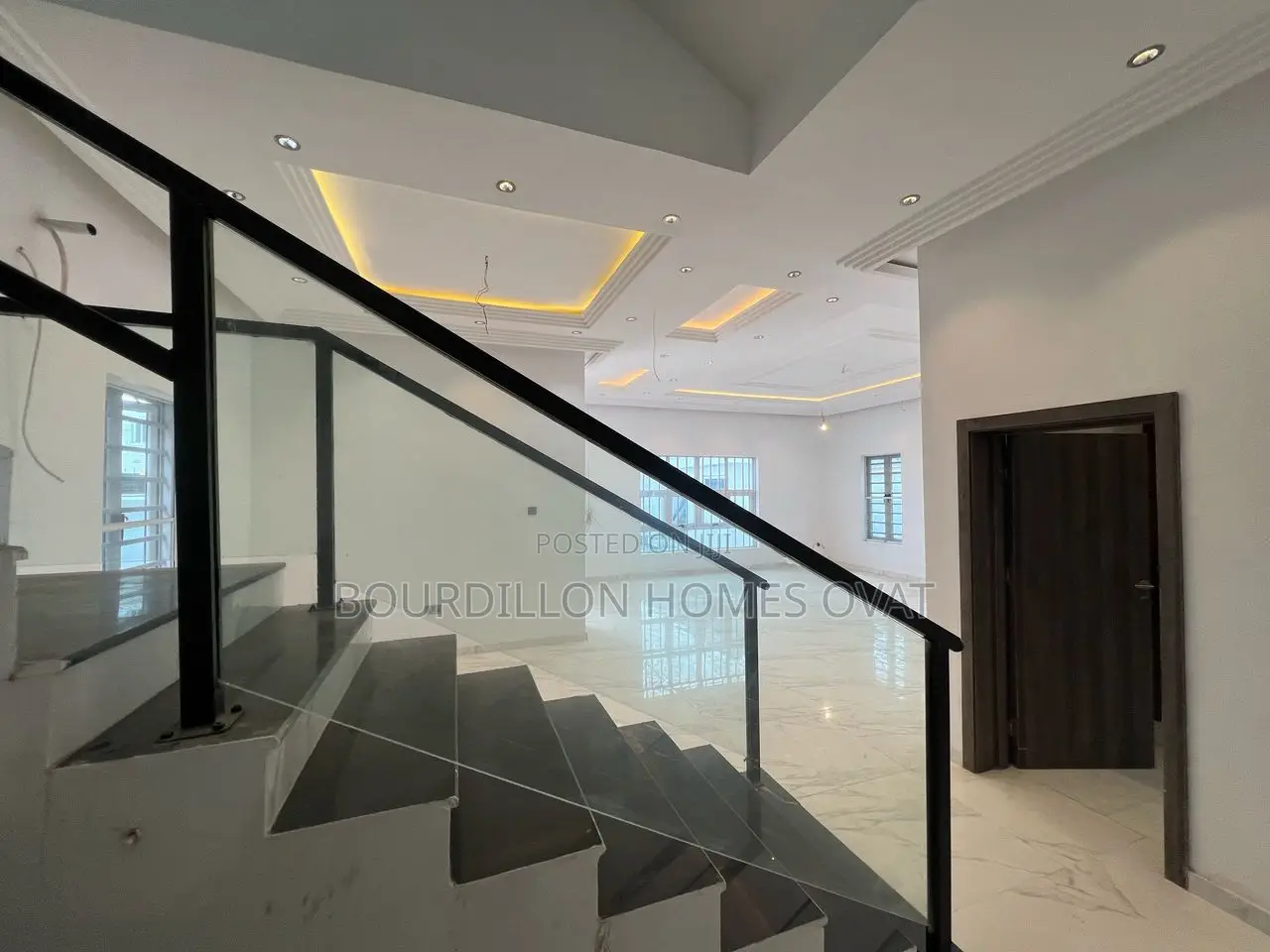 4bdrm Duplex in Chevron for sale in Chevron