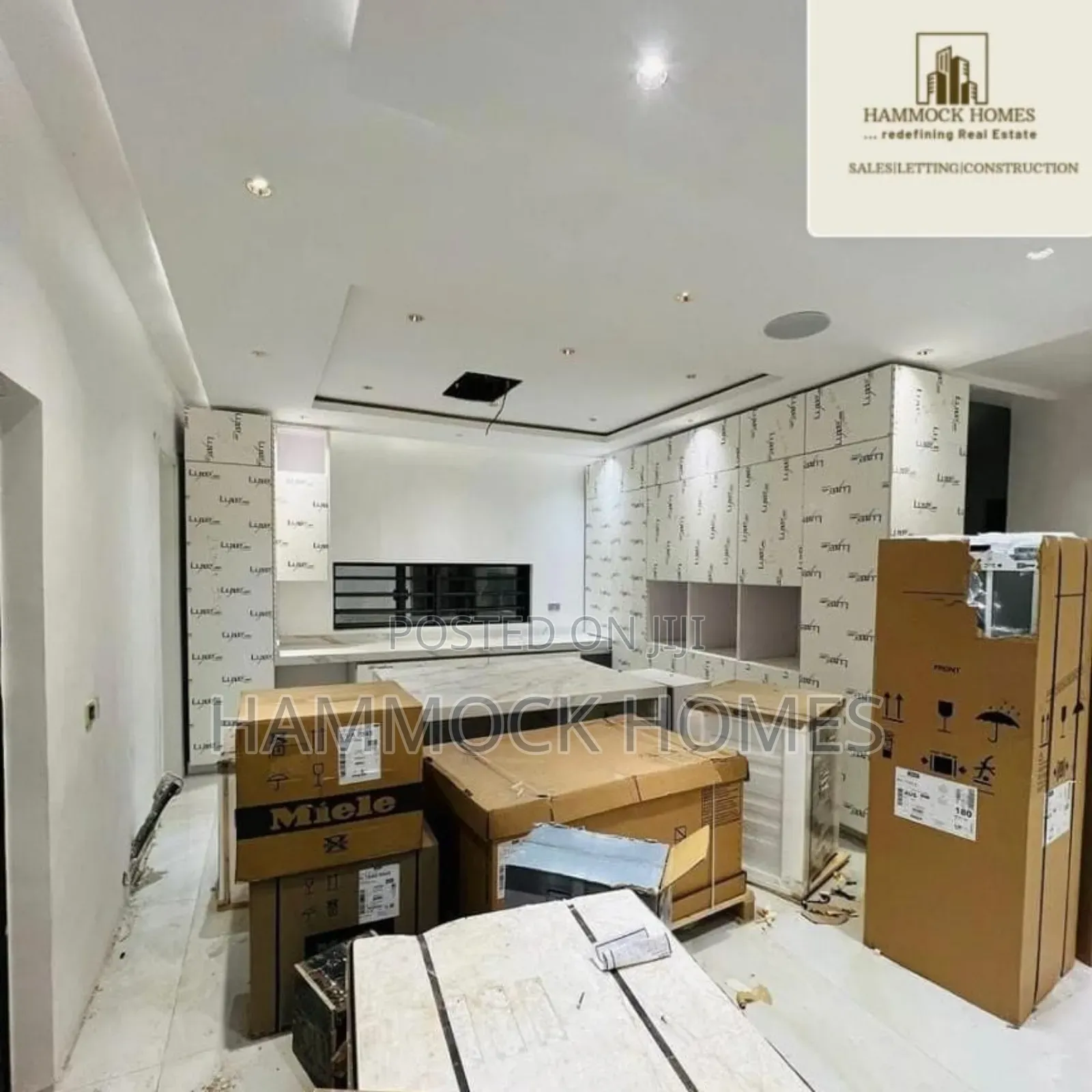 6bdrm Penthouse in Kolapo Ishola Gra, Akobo for sale in Akobo