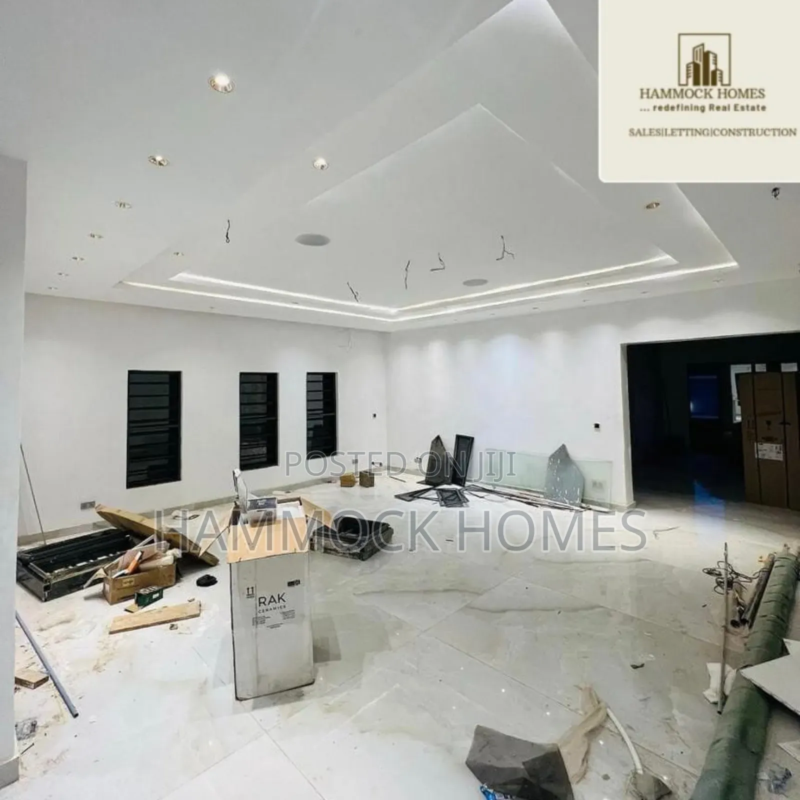 6bdrm Penthouse in Kolapo Ishola Gra, Akobo for sale in Akobo