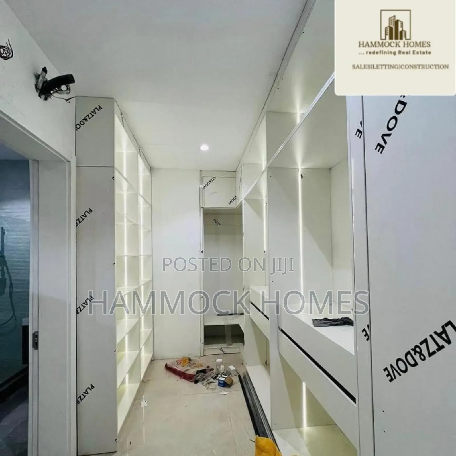 6bdrm Penthouse in Kolapo Ishola Gra, Akobo for sale in Akobo