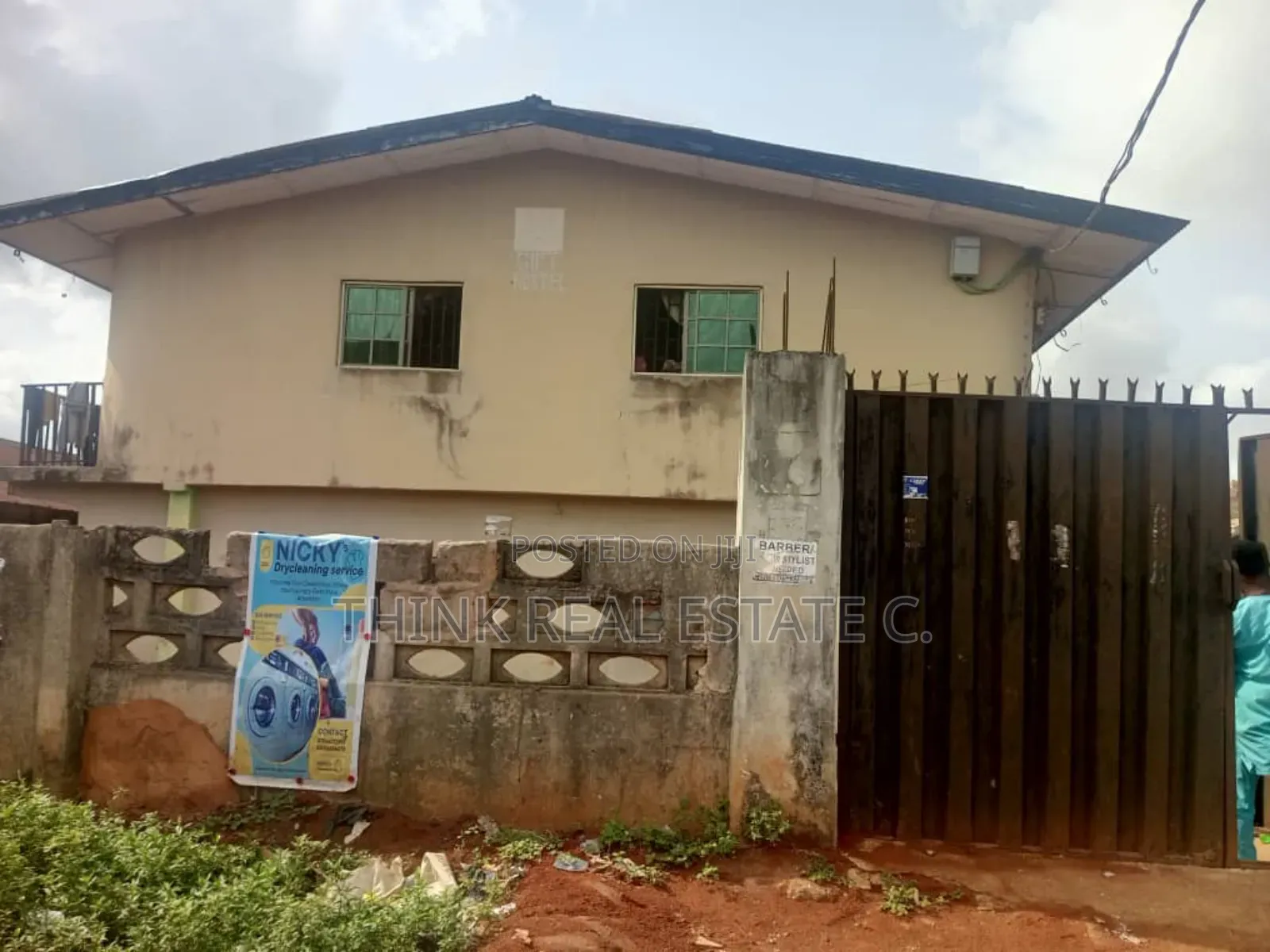 50/100 Land With a 24 Rooms Hostel on It at Ekosodin 4sale in Benin City