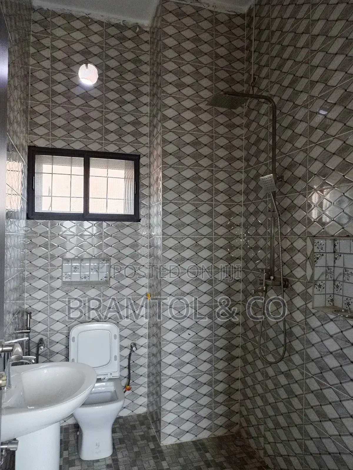 4bdrm Townhouse / Terrace in Wuye for rent in Wuye
