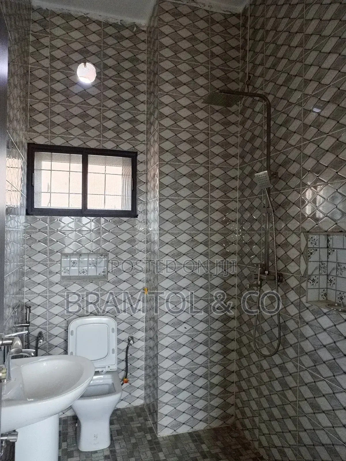 4bdrm Townhouse / Terrace in Wuye for rent in Wuye