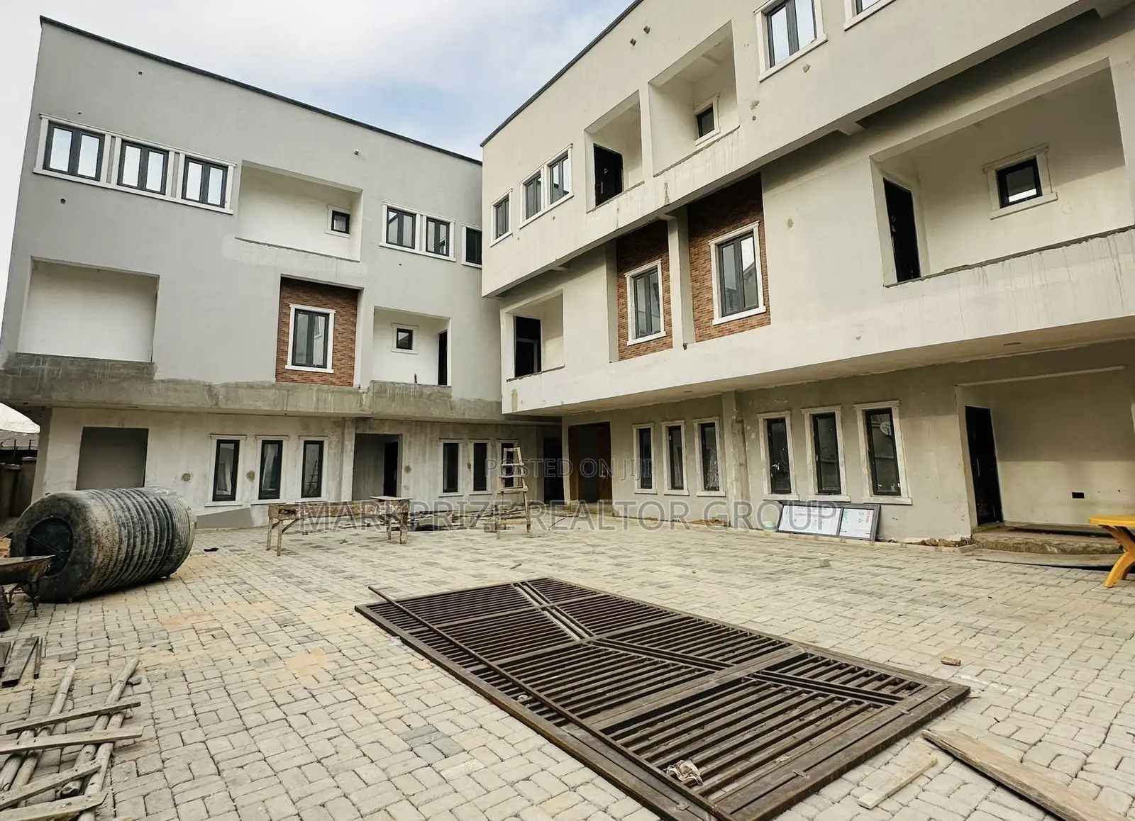 4bdrm Duplex in Gbagada Lagos for sale in Gbagada