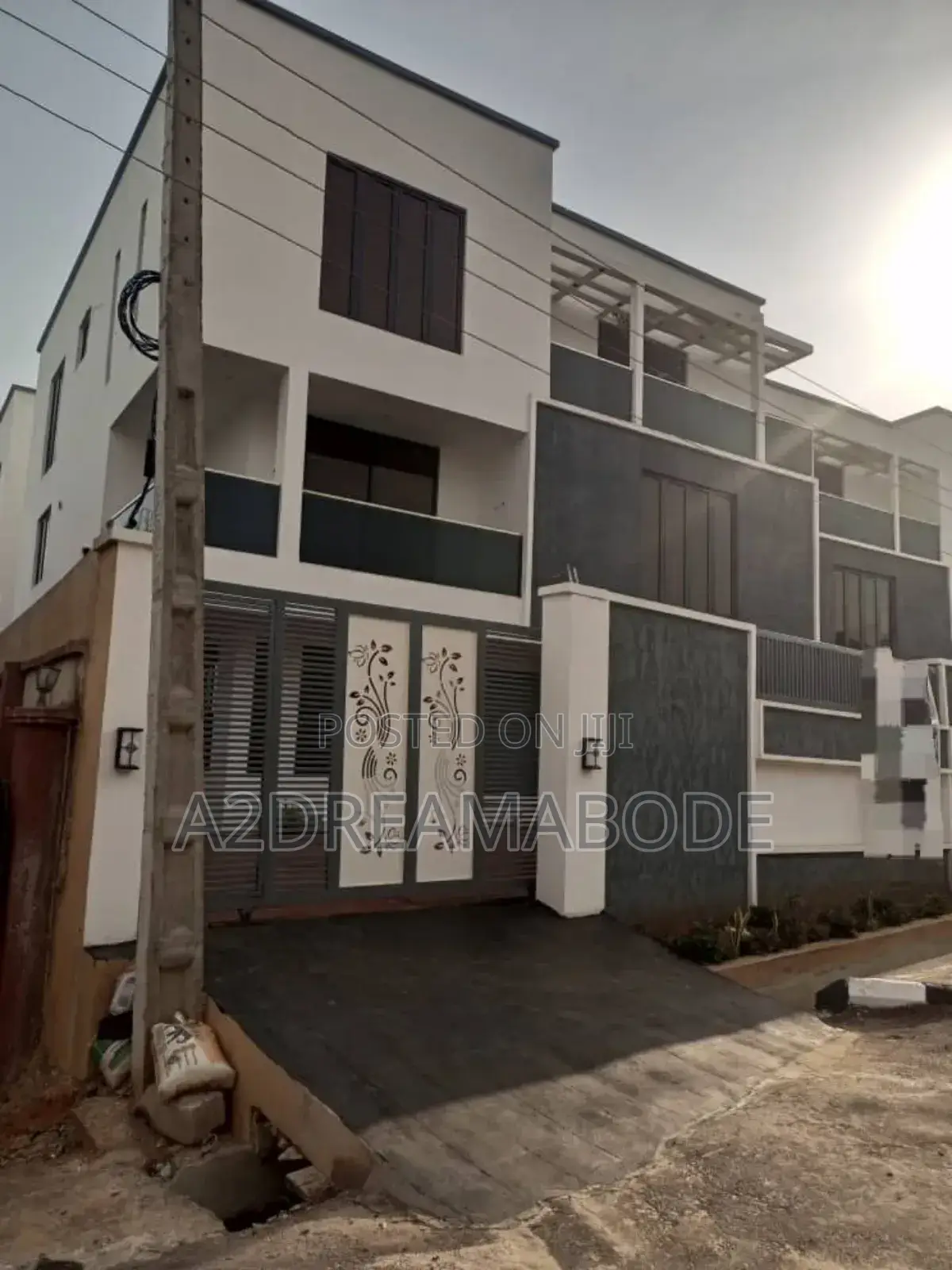 5bdrm Duplex in Omole Phase 1 for sale in Omole Phase 1