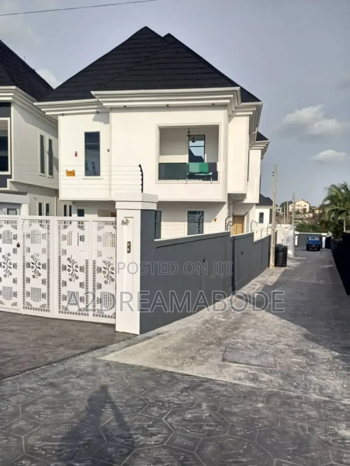 5bdrm Duplex in Omole Phase 1 for sale in Omole Phase 1