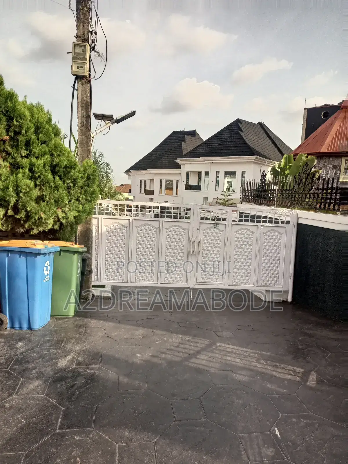 5bdrm Duplex in Omole Phase 1 for sale in Omole Phase 1