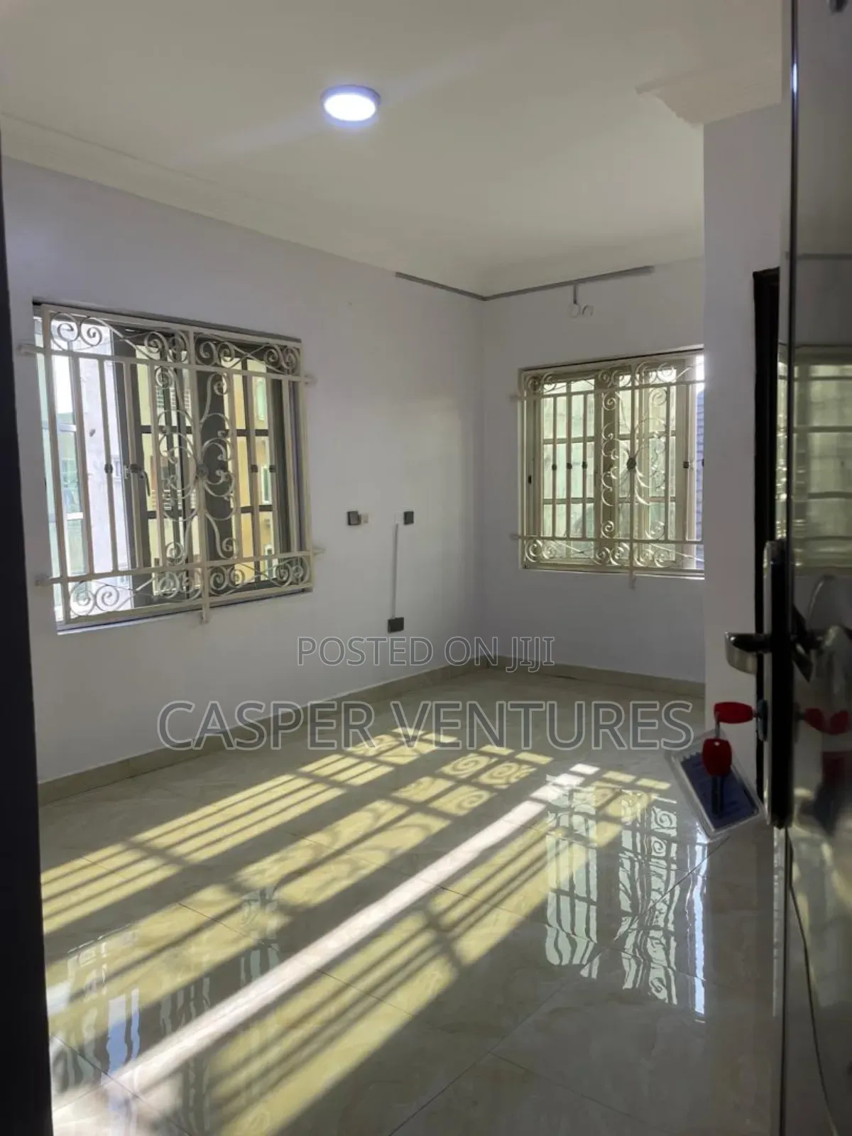 1bdrm Room & Parlour in Paradise 3, Chevron for rent in Chevron