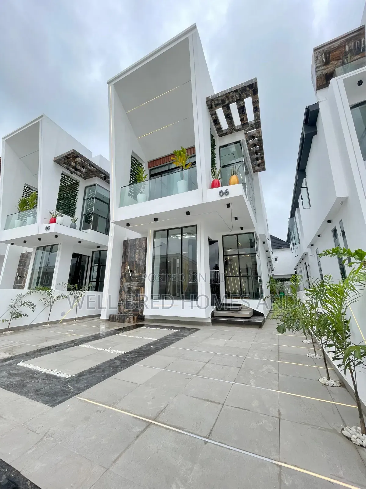 5bdrm Duplex in Chevron Lekki Lagos for sale in Chevron
