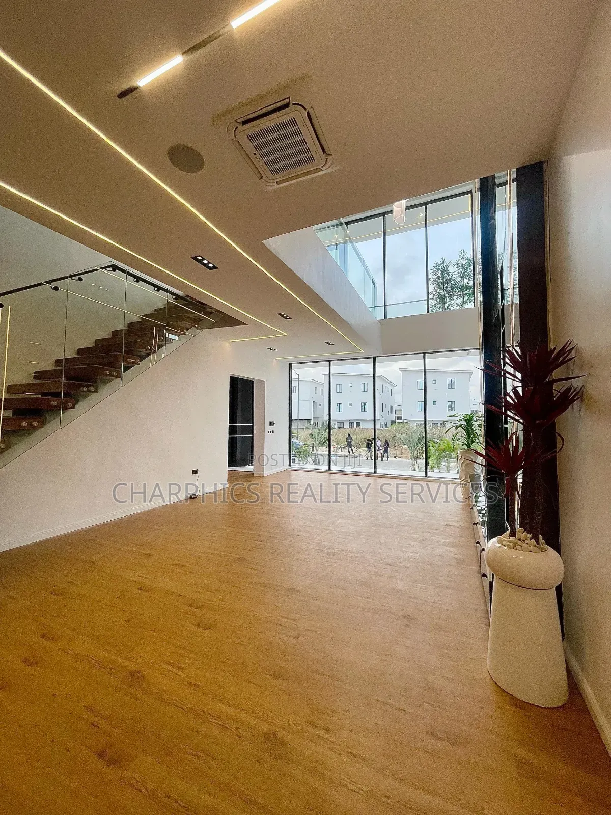 5bdrm Duplex in Ikate for sale in Ikate