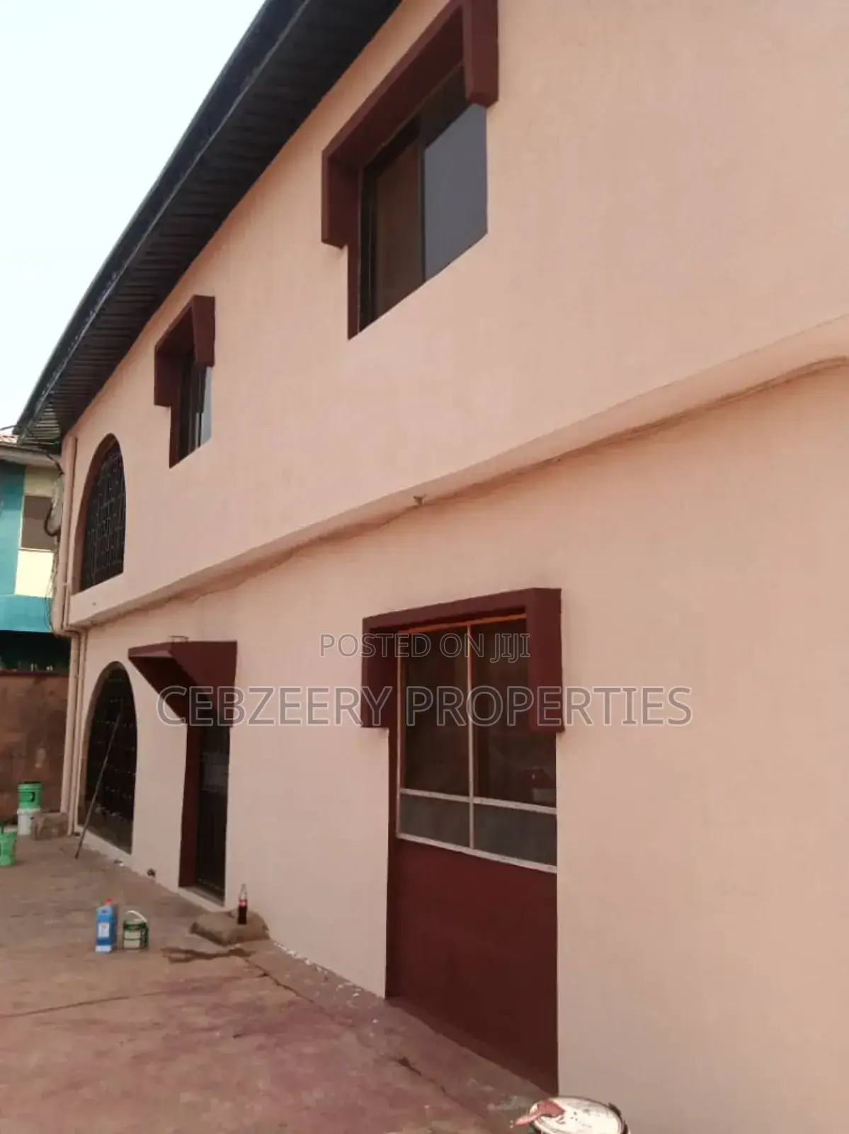3bdrm Block of Flats in Akute Ajuwon for sale in Akute Ajuwon