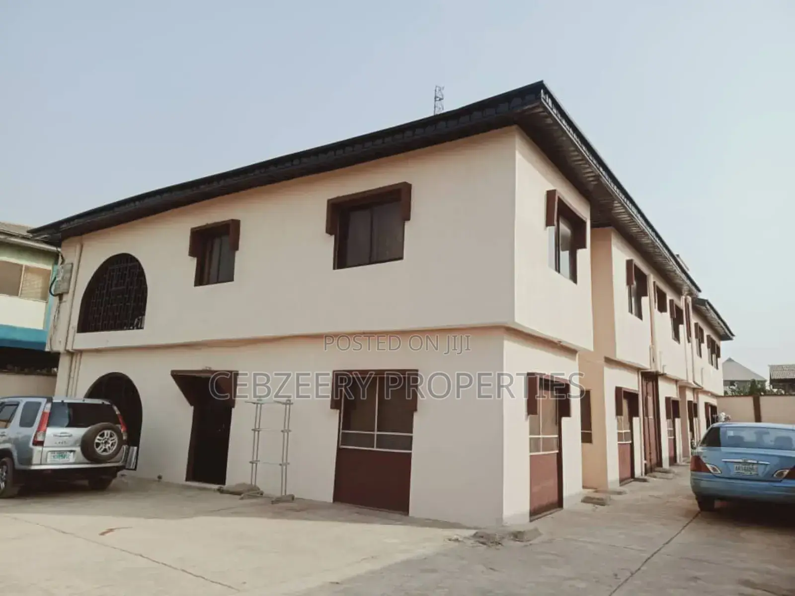 3bdrm Block of Flats in Akute Ajuwon for sale in Akute Ajuwon