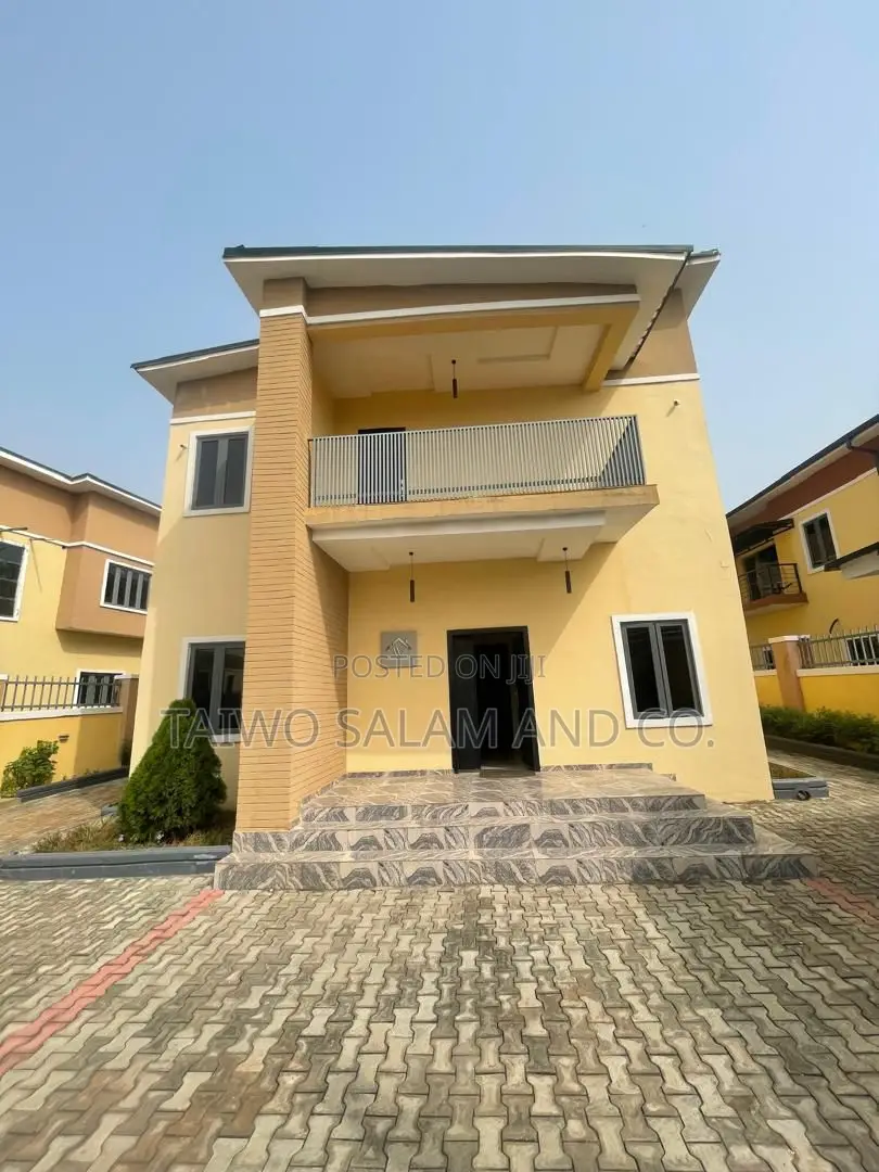 4bdrm Duplex in Jericho for sale in Jericho