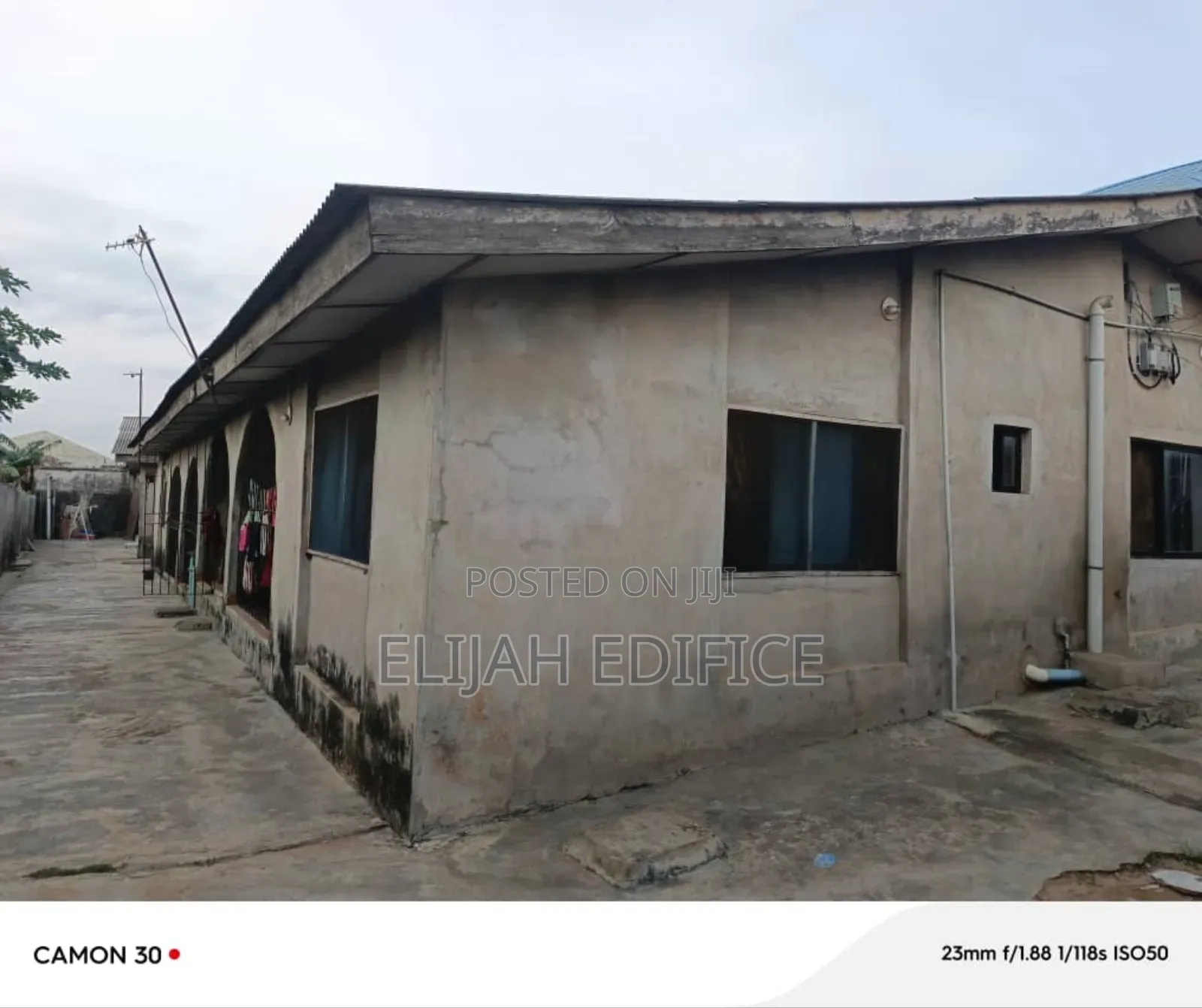 11bdrm Bungalow in Iyana Odo, Abule Egba for sale in Abule Egba