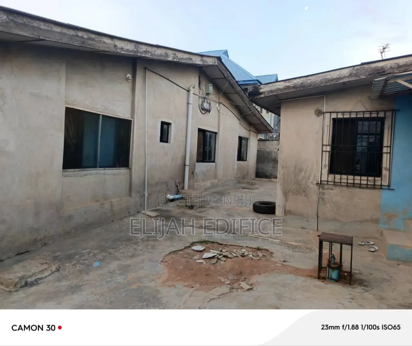 11bdrm Bungalow in Iyana Odo, Abule Egba for sale in Abule Egba