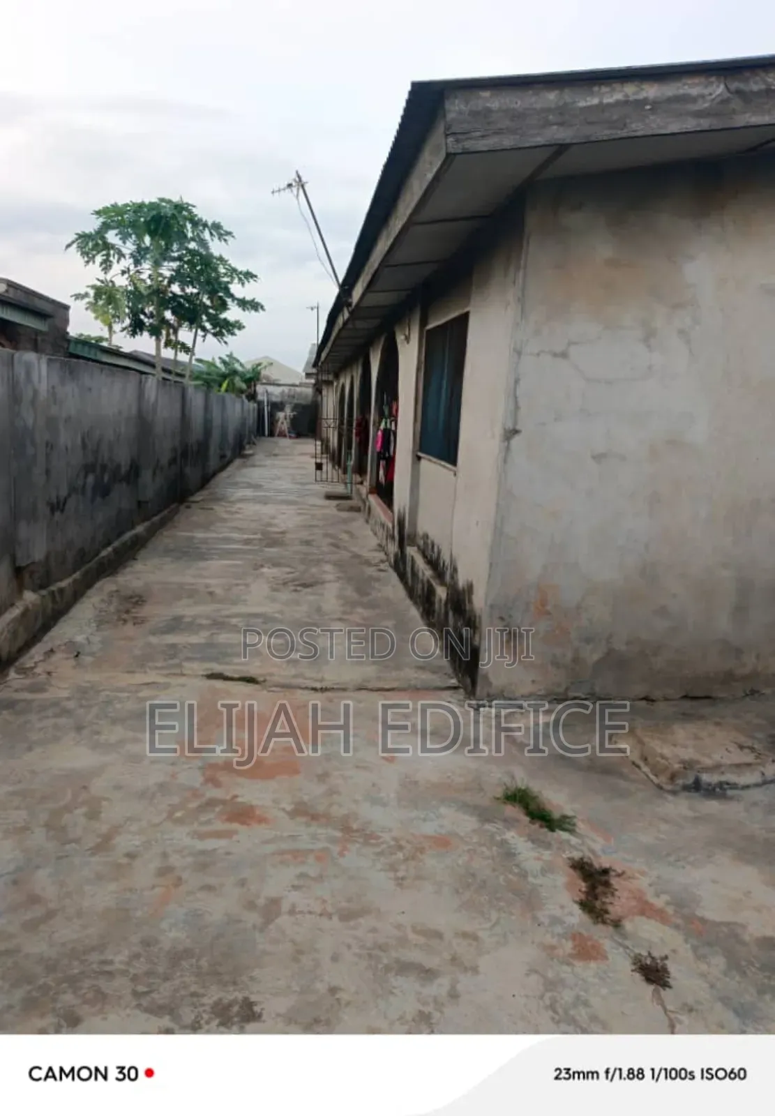 11bdrm Bungalow in Iyana Odo, Abule Egba for sale in Abule Egba