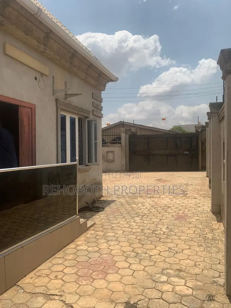 Furnished 3bdrm Bungalow in Ayegoro Akobo, Ibadan for sale in Ibadan