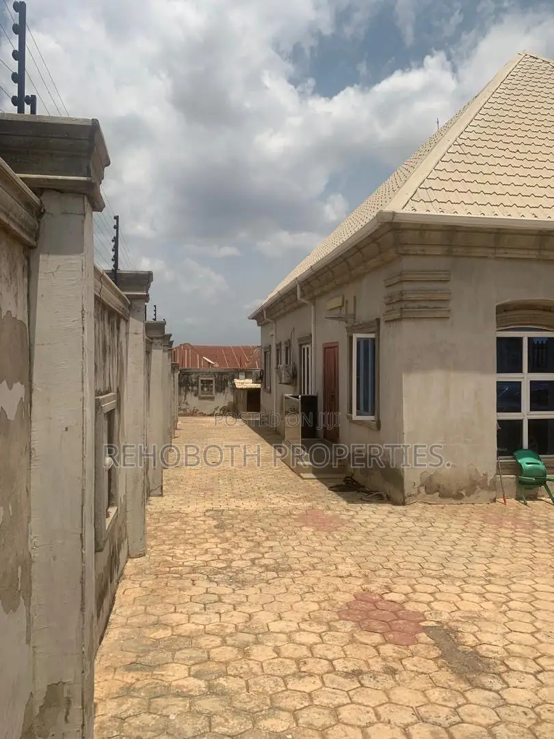 Furnished 3bdrm Bungalow in Ayegoro Akobo, Ibadan for sale in Ibadan