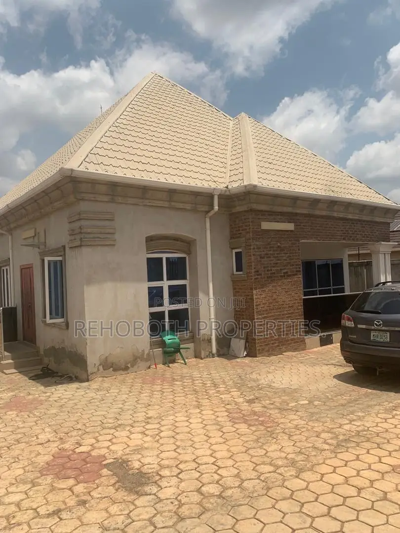 Furnished 3bdrm Bungalow in Ayegoro Akobo, Ibadan for sale in Ibadan