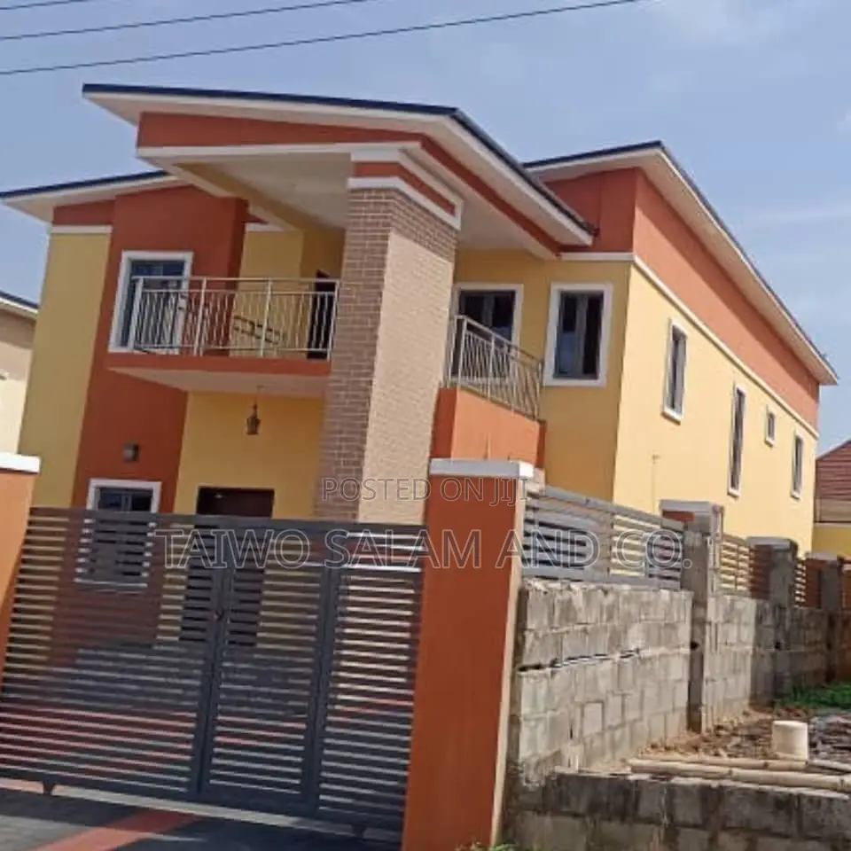 4bdrm Duplex in Jericho for sale in Jericho