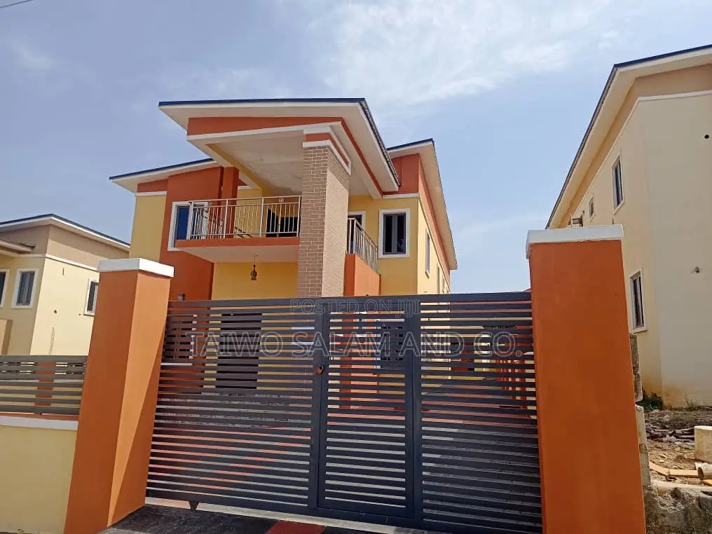 4bdrm Duplex in Jericho for sale in Jericho