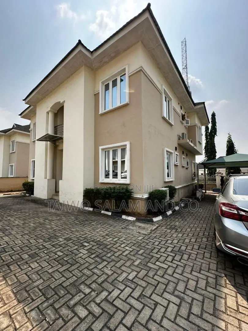 5bdrm Duplex in Agodi for sale in Agodi