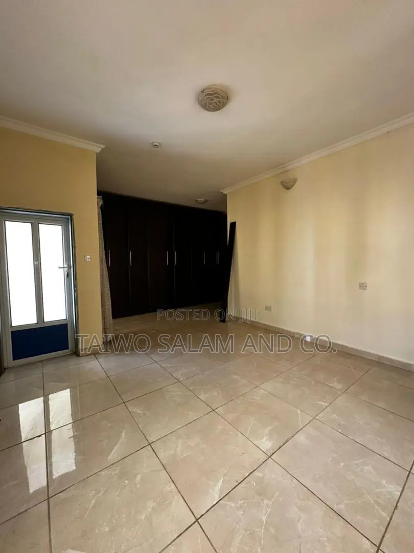 5bdrm Duplex in Agodi for sale in Agodi