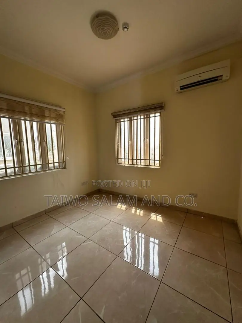 5bdrm Duplex in Agodi for sale in Agodi