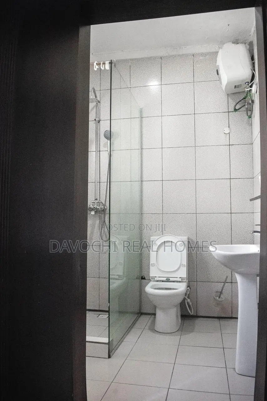 3bdrm Apartment in Kunsela Road By, Lekki Phase 2 for rent in Lekki Phase 2