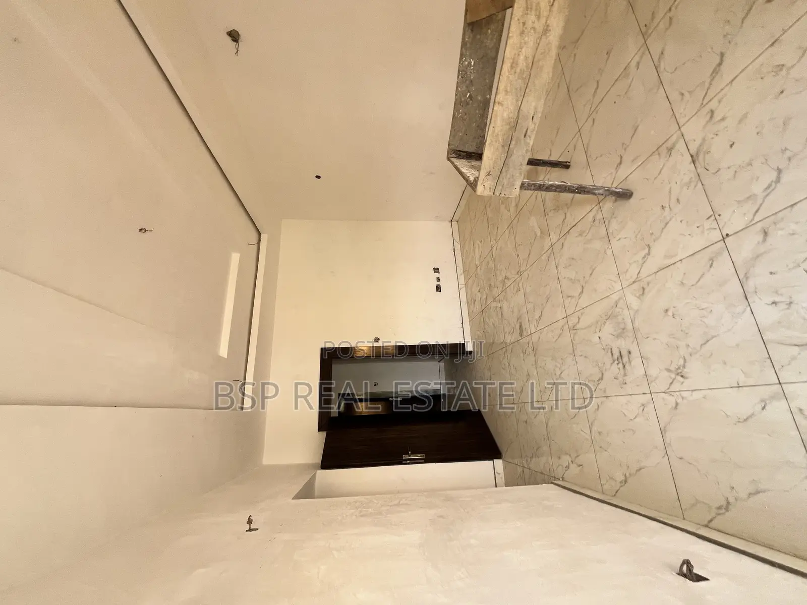 4bdrm Townhouse/Terrace in Legislative Quarters, Apo District for sale in Apo District