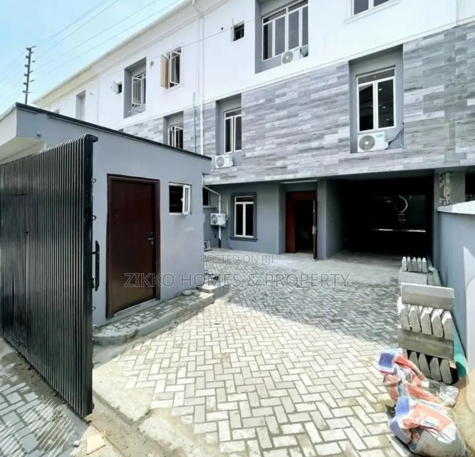 4bedroom Terrace Self Compound for Sale in Lekki in Lekki