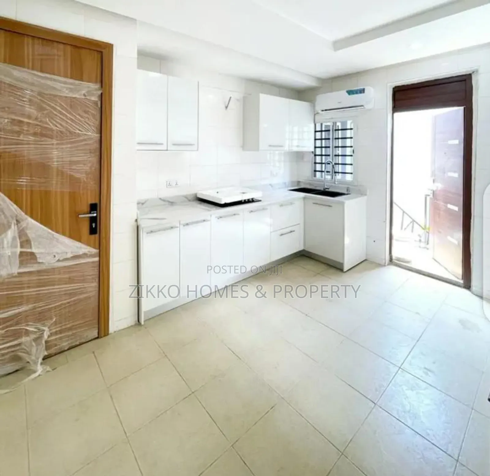 4bedroom Terrace Self Compound for Sale in Lekki in Lekki