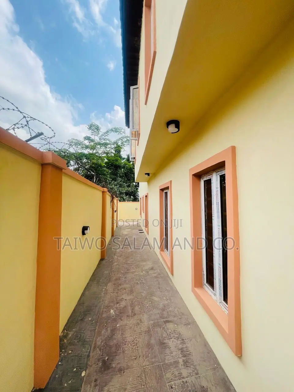 5bdrm Duplex in Akobo for sale in Akobo