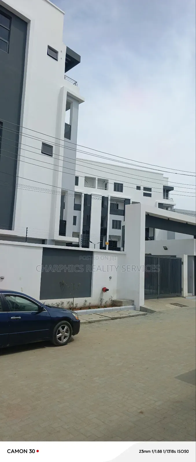 4bedroom Massionate Duplex In Surulere For Sale in Alaka/Iponri