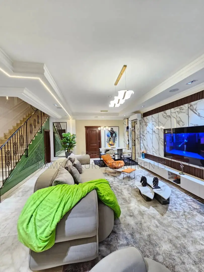 Deluxe 4 Beds in Lekki Phase 1