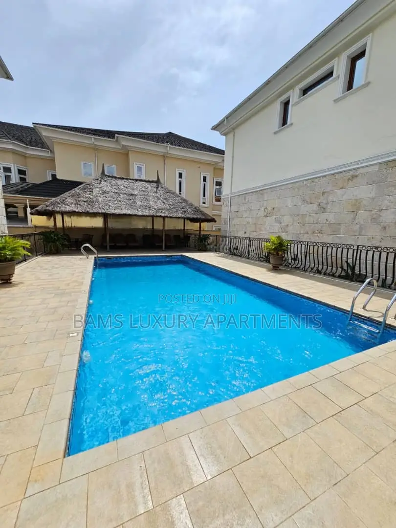 Deluxe 4 Beds in Lekki Phase 1