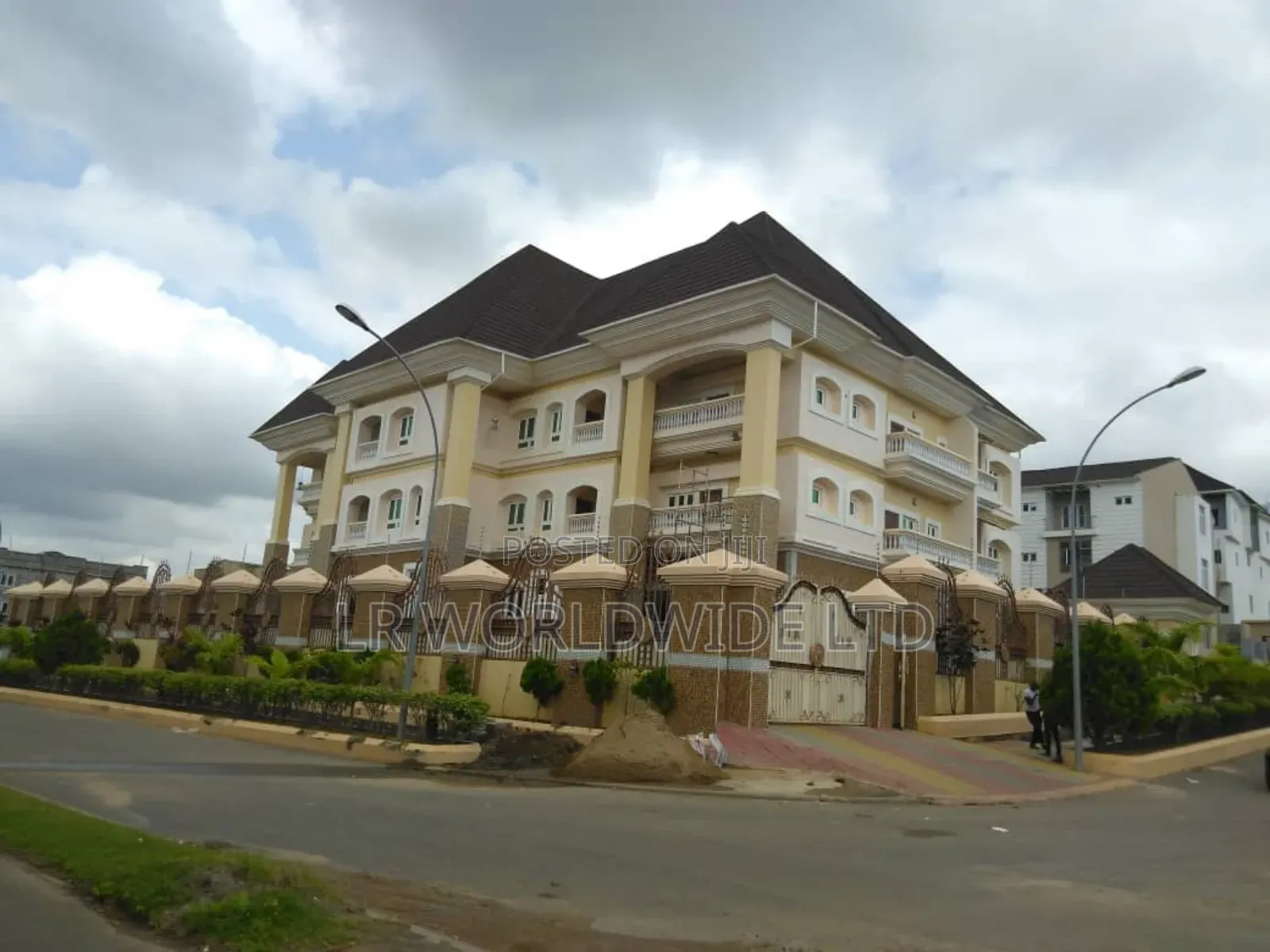 Furnished 20bdrm Mansion in Guzape District for sale in Guzape District