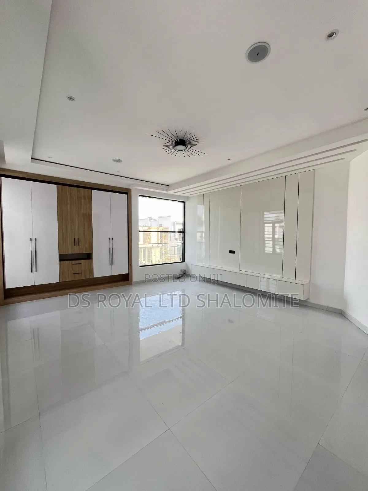 5bdrm Duplex in Ikota for sale in Ikota