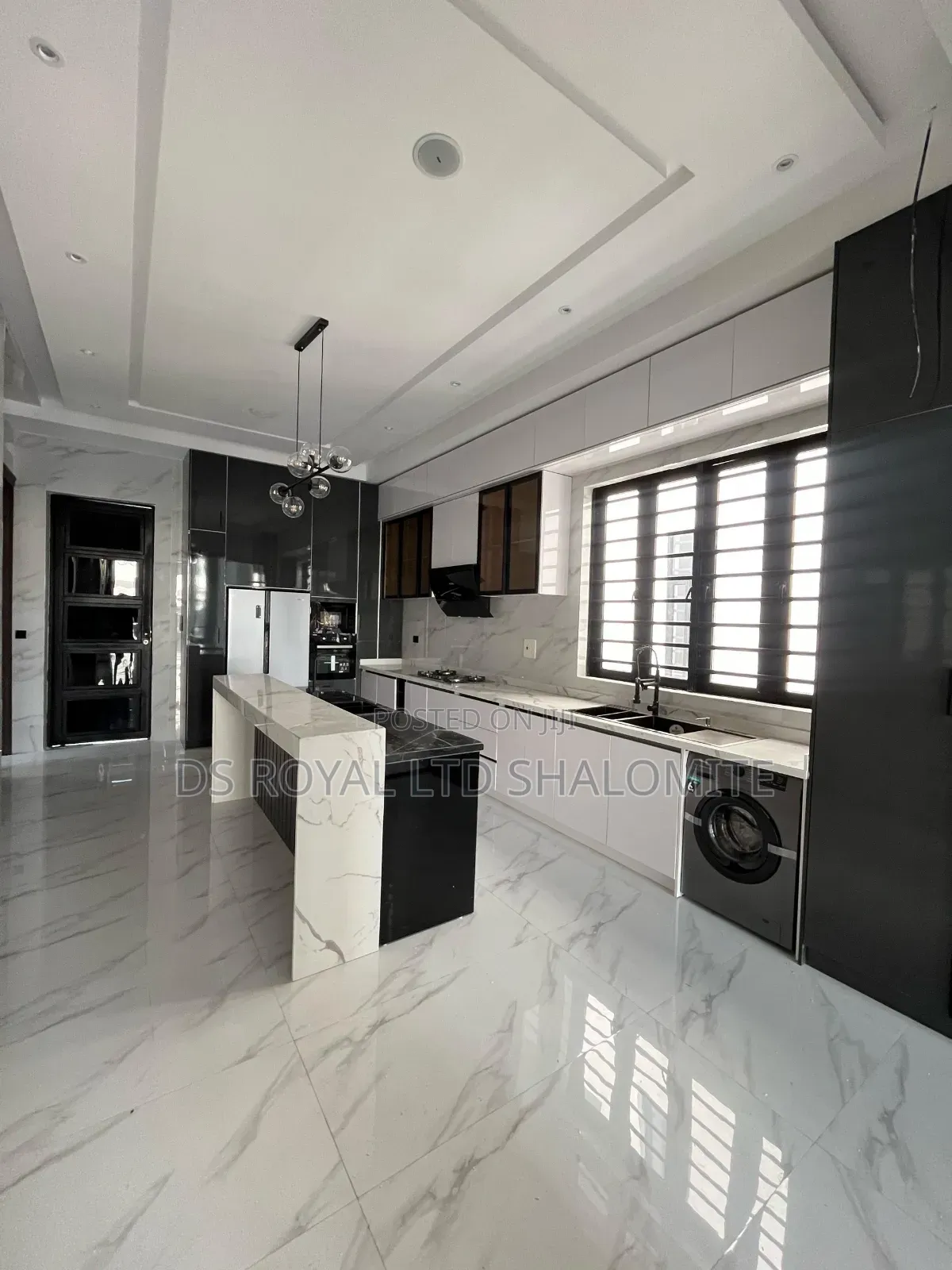 5bdrm Duplex in Ikota for sale in Ikota