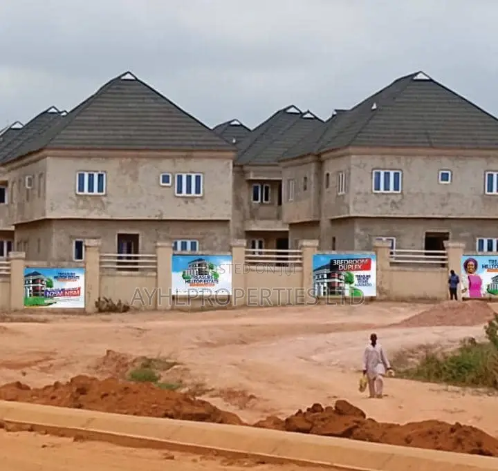 3bdrm Block of Flats in Treasure Homes, Ijesha for Sale in Ijesha