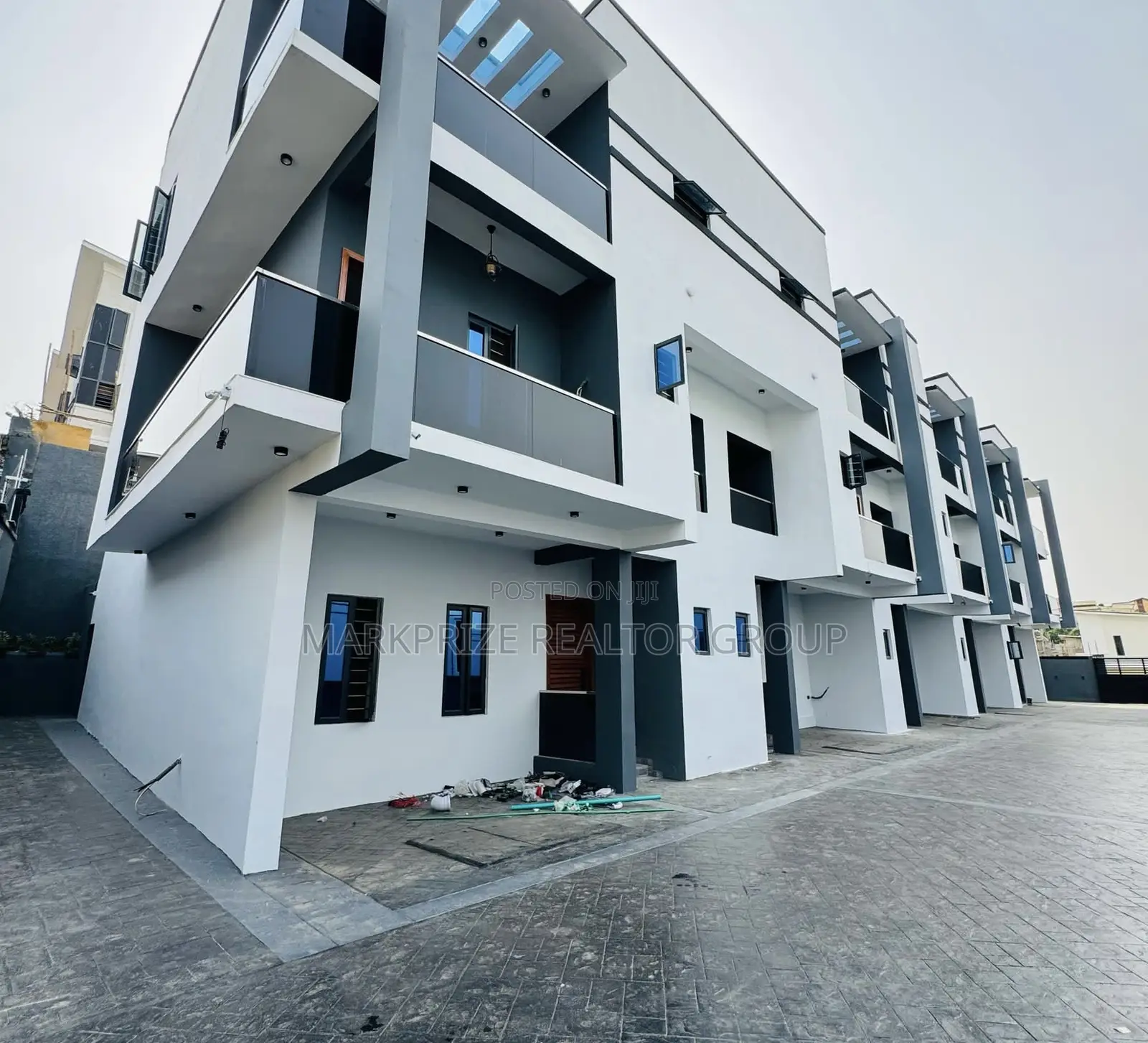4bdrm Duplex in Opebi Ikeja Lagos for sale in Opebi
