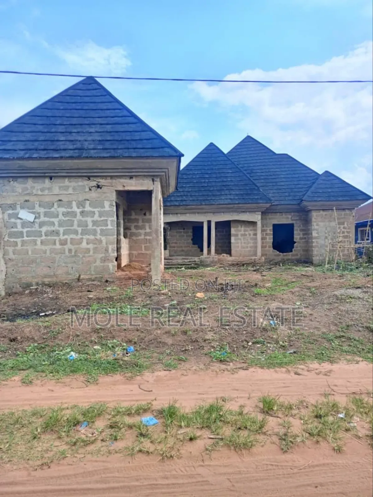 Luxery 3 Bedrooms on Pop Quater Plot Baruwa in Suit in Baruwa