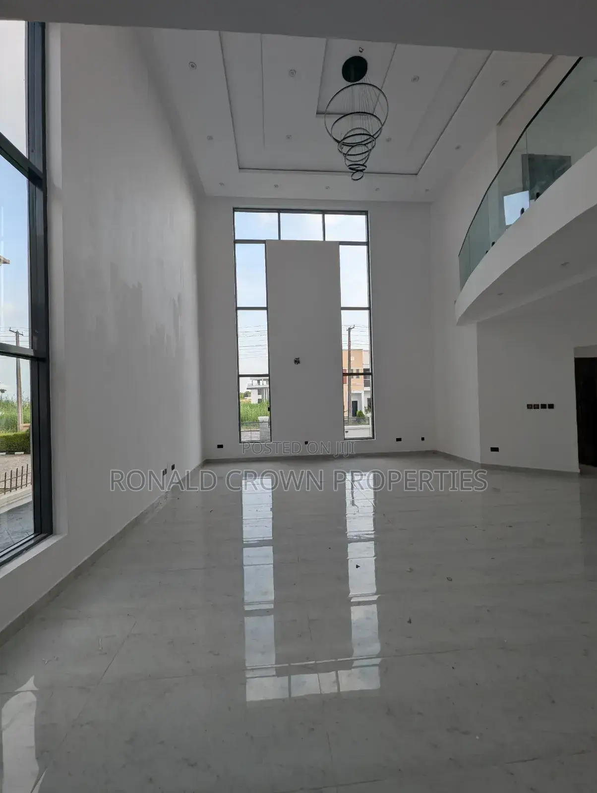 5bdrm Duplex in Chevron for sale in Chevron