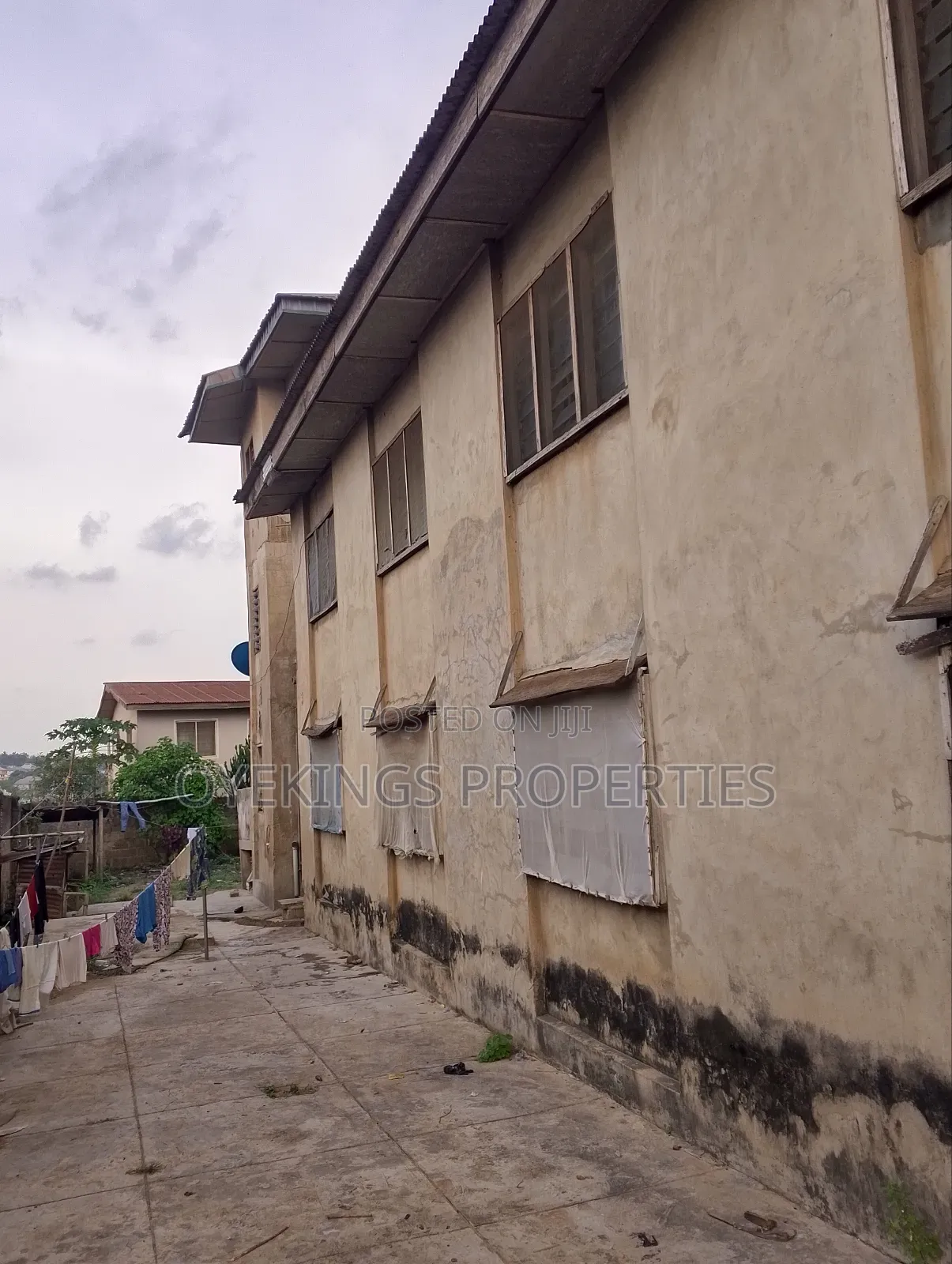18bdrm Block of Flats in Ayilara, Oluyole Estate for sale in Oluyole Estate