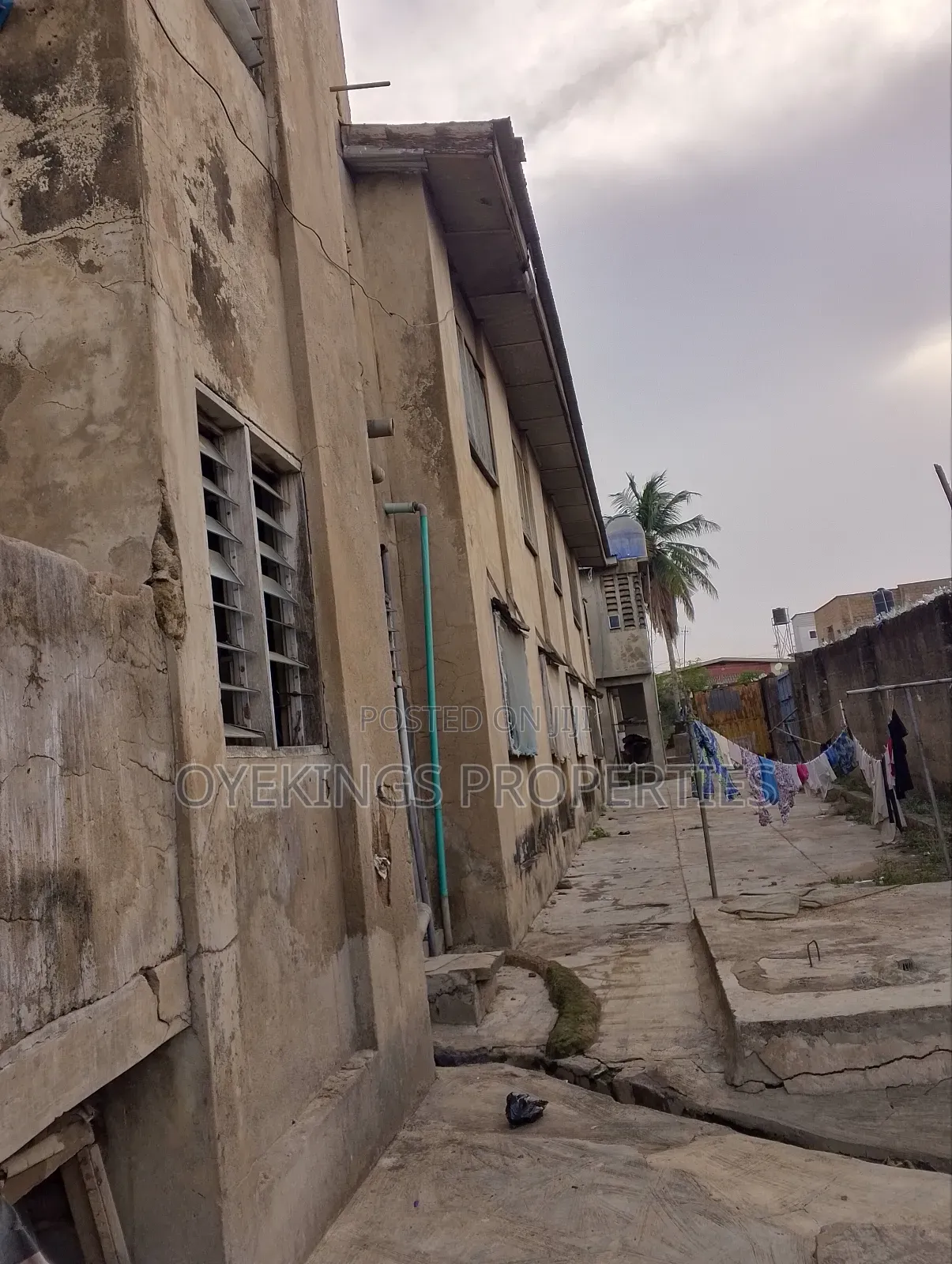 18bdrm Block of Flats in Ayilara, Oluyole Estate for sale in Oluyole Estate