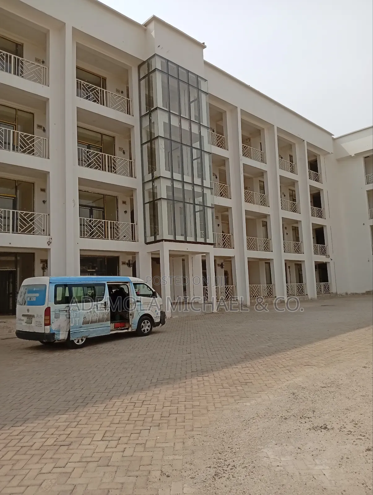 Commercial Building for Lease in Gudu