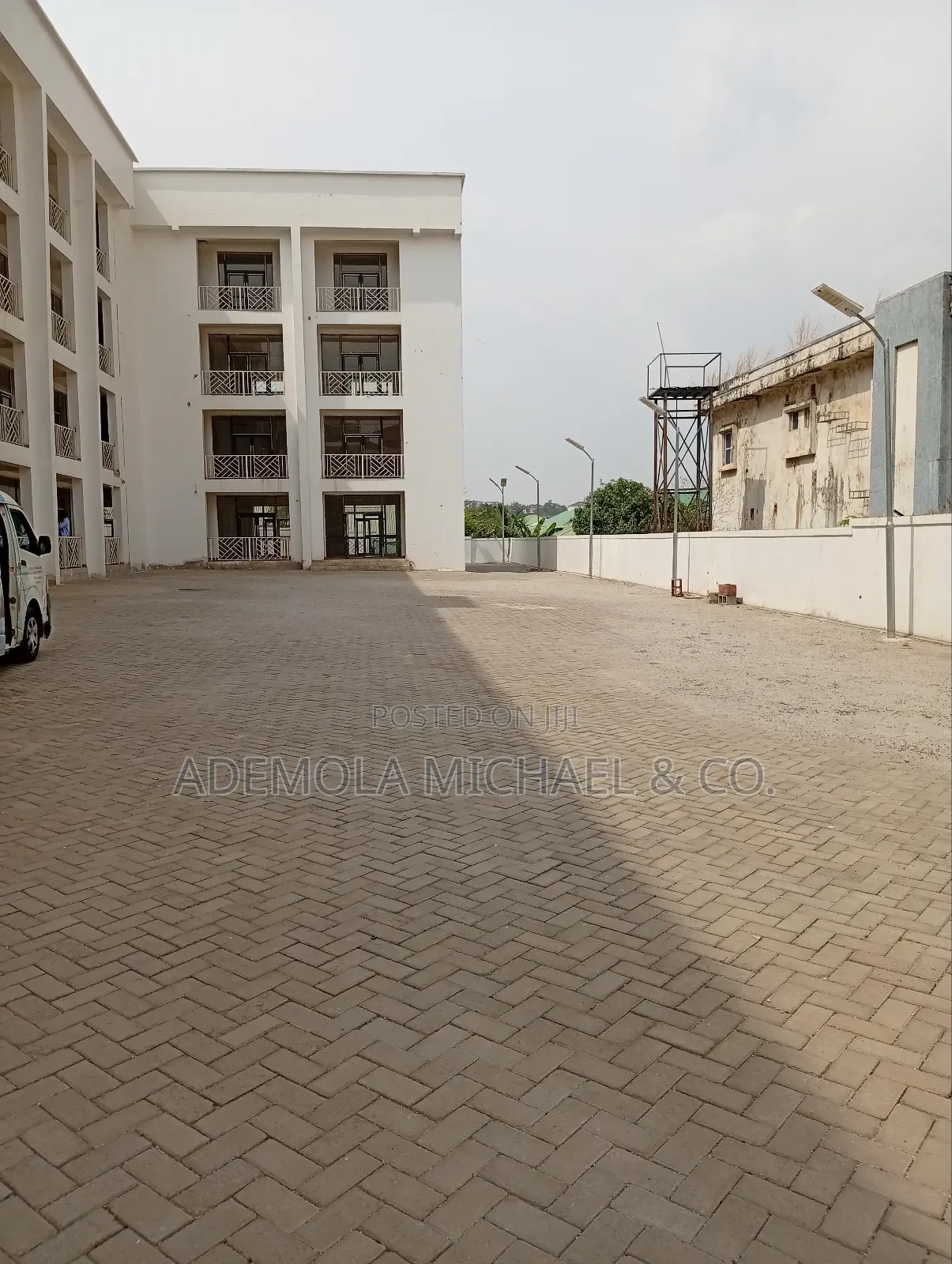 Commercial Building for Lease in Gudu