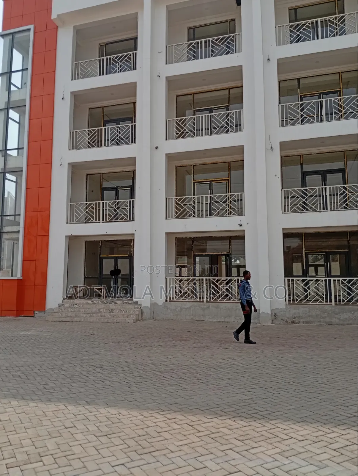 Commercial Building for Lease in Gudu
