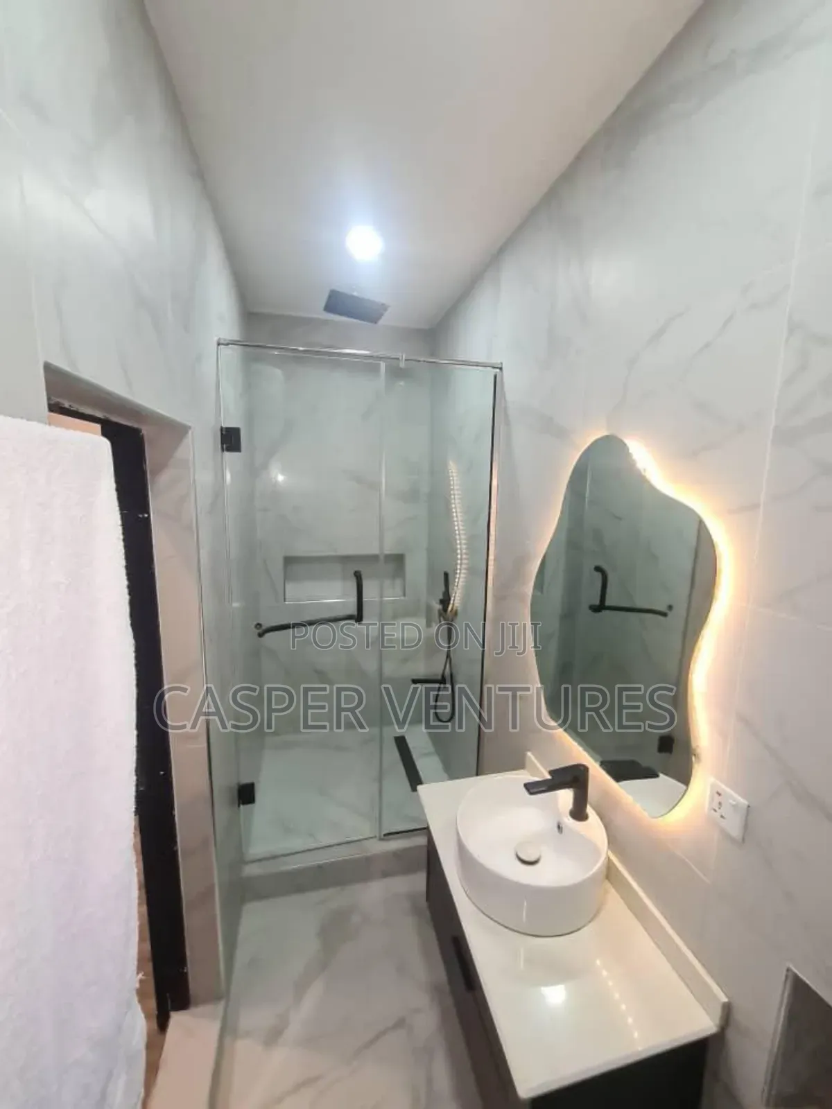 Colorful 2bed With Ps5 in Lekki Phase 1