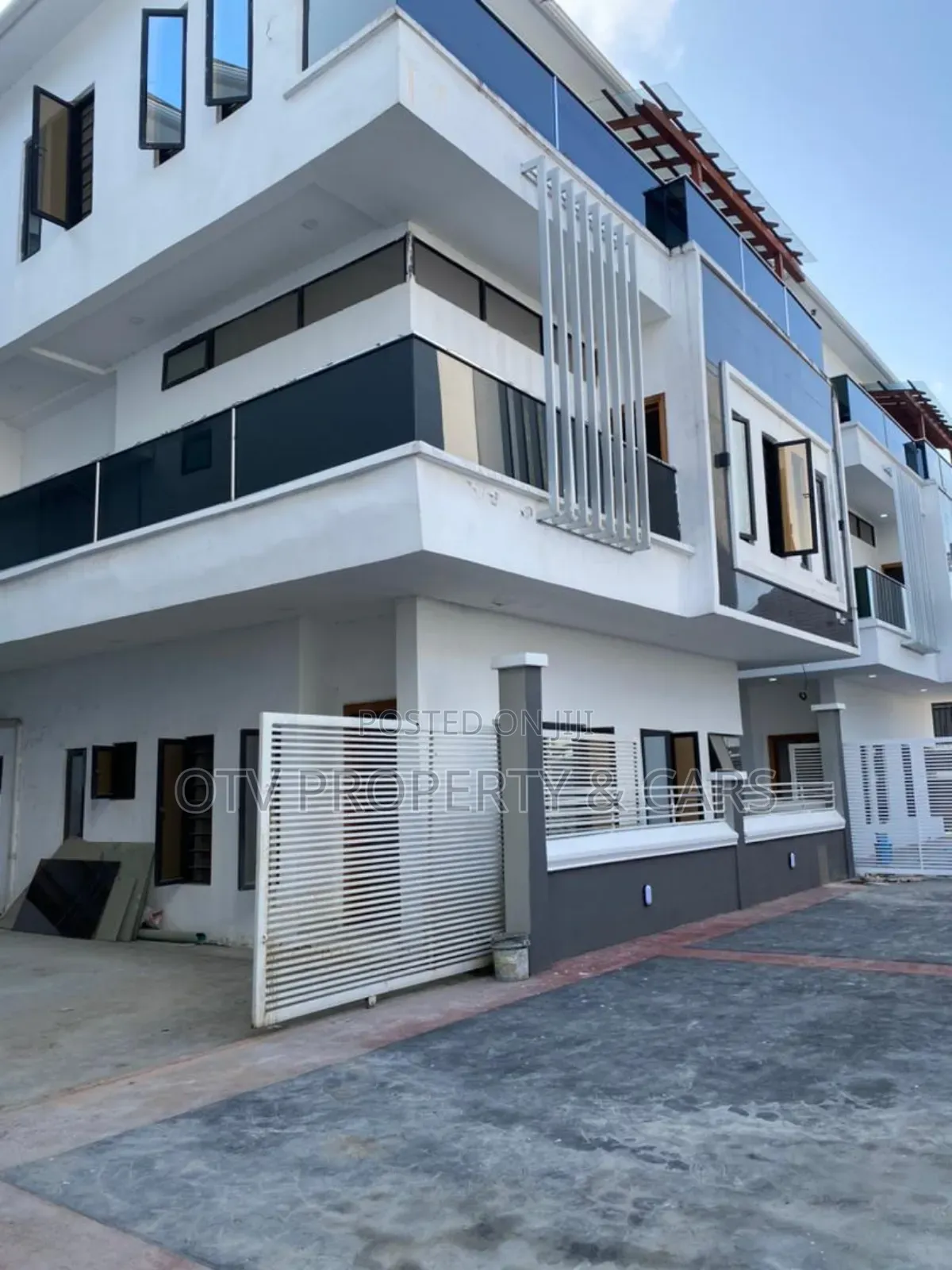 Furnished 5bdrm Duplex in Ikate for sale in Ikate